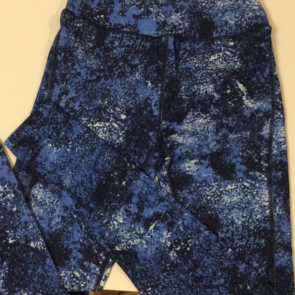 Womens Under Armour leggings. Size Medium